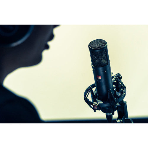 sE Electronics sE2300 Studio Condenser Microphone with Switchable Polar Patterns and Isolation Pack